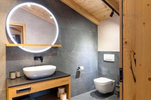 Baðherbergi á Schulhaus Tirol +48 myndir