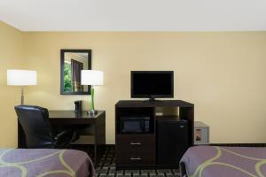 Gallery image of Super 8 by Wyndham Marietta in Marietta