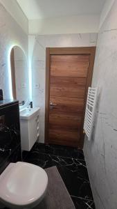 Et badeværelse på Blue Apartman