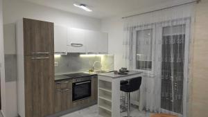 Køkken eller tekøkken på Blue Apartman