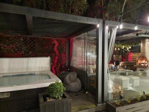 Billede fra billedgalleriet på Home on Hagley with Spa Pool & two car parks i Christchurch