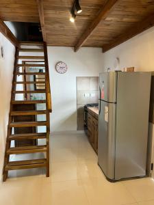 een keuken met een trap naast een koelkast bij Casa nicole2 in Ostende