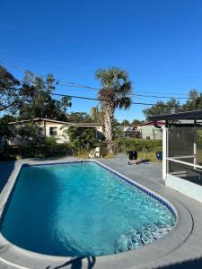 Fotografie z fotogalerie ubytování Cozy Little Villa in the Heart of Cocoa POOL HOUSE v destinaci Cocoa