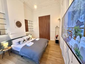 a bedroom with a bed and a large painting on the wall at European Lodge Rooms Brussels in Brussels