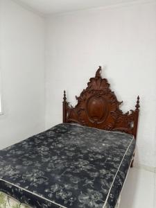 En eller flere senge i et værelse på Casa espaçosa com Wi-Fi, Tv e Garagem - 300 m do mar