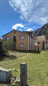 En generel udsigt til bjerge eller udsigt til bjerge taget fra vandrehjemmet