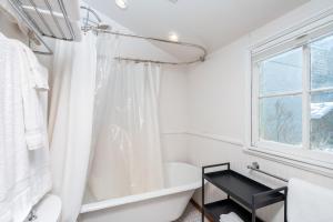 Et badeværelse på 432 W, Colorado Ave, home