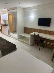 Una televisión o centro de entretenimiento en Inova