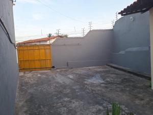an empty backyard with a fence and a wooden door at Quarto TOP perto do Centro e Praias AR TV Wifi Cozinha Lavadora in São Luís +28 photos
