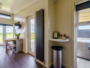 Køkken eller tekøkken på 1 Bed in Turnberry 78071