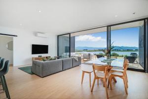 Et tv og/eller underholdning på Lakeside Retreat Matarangi