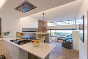 Galeriebild der Unterkunft Rahal Etna Luxury - Private Heated Jacuzzi & Infinity Pool in Catania