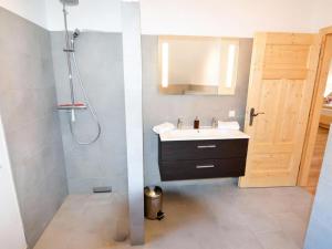 Koupelna v ubytování Sauna Chalet Ahorn + 16 fotografií