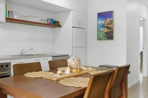 Køkken eller tekøkken på Palm Oasis at Oaks Sanctuary Resort Cable Beach