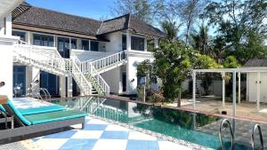 an image of a house with a swimming pool at The Trawangan Resort in Gili Trawangan