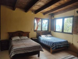 En eller flere senge i et værelse på Cabañas la garita2