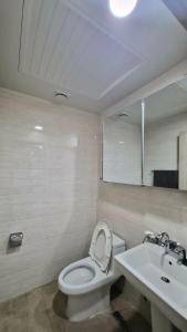 Koupelna v ubytování Stay at The Villages Clark