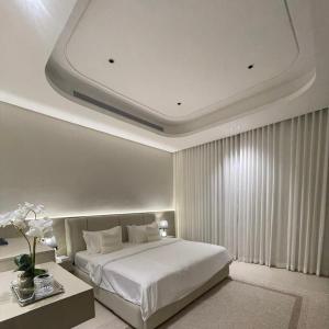 Ένα ή περισσότερα κρεβάτια σε δωμάτιο στο Lavender Amman Hotel