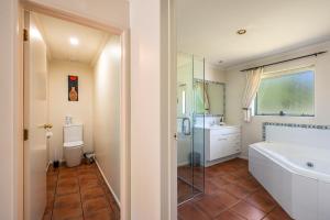 Un baño de Hedditch Hideaway 31 fotos más