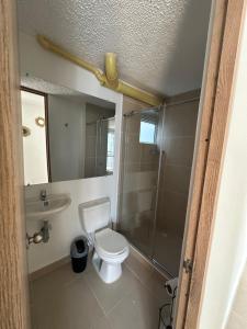 Ένα μπάνιο στο Apartamento Moderno en Apulo +5 φωτογραφίες