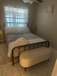 Postel nebo postele na pokoji v ubytování Maxx Maximum Comfort LLC