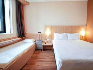 Postel nebo postele na pokoji v ubytování ibis Porto Centro São Bento