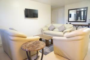 TV/trung tâm giải trí tại Descanso y compras en Zona Río frontera cercana