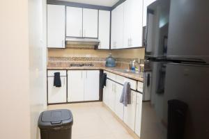 Nhà bếp/bếp nhỏ tại Descanso y compras en Zona Río frontera cercana