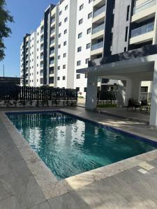 Swimmingpoolen hos eller tæt på Luxurious Apartment