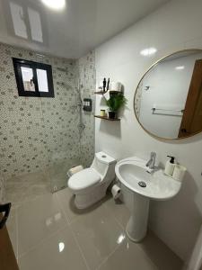 Et badeværelse på Luxurious Apartment