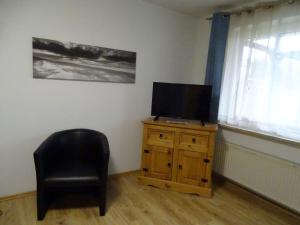 TV a/nebo společenská místnost v ubytování Fewo-Seemoewe