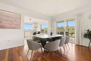 Galería fotográfica de Luxury 4BR Home with River Views at Kareela en Kareela