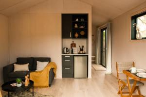 Posezení v ubytování Ocean Sounds - Where Style Meets Nature