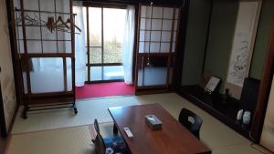 Una televisión o centro de entretenimiento en 宿処 火打庵 火音 Kanon