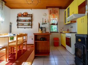 Køkken eller tekøkken på Holiday House Briški