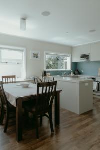 a kitchen with a table and chairs in a kitchen at Sweet on Sutton in Richmond +20 photos