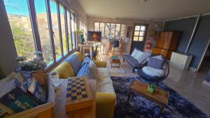 a living room with a couch and a chess board on a table at Hostel del Lago, habitaciones privadas y cabañas in El Chalten