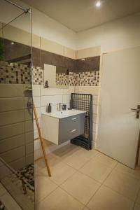 O baie la BELLA House +30 fotografii