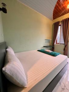 En eller flere senge i et værelse på Ingan Cio Homestay