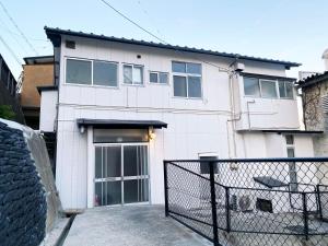 Το κτήριο όπου στεγάζεται  το διαμέρισμα