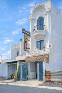 Το κτήριο όπου στεγάζεται  το ξενοδοχείο διαμερισμάτων