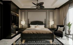 May Boutique DongVan Hotel في دونغ فان: غرفة نوم بسرير كبير ومروحة سقف