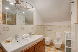 Et badeværelse på Grangia Sunset View - Happy Rentals