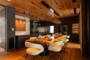 Kuchyň nebo kuchyňský kout v ubytování Meigetsu Aki Niseko + 18 fotografií