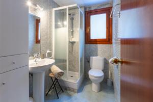 Et badeværelse på Andorra Stunning Views Apartment - Happy Rentals