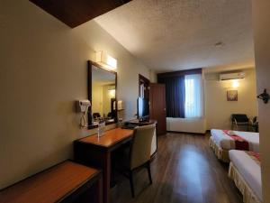 a hotel room with a desk and a bed at Hatyai Golden Crown Hotel in Hat Yai +29 photos