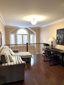 Posezení v ubytování Luxury Home - Upper Toronto Beaches