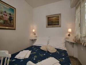a bedroom with a bed with towels on it at Huge Holiday Home in Marina di Castagneto Carducci near Sea in Donoratico