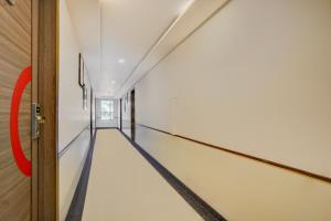 an empty hallway with a bowling alley at Super Townhouse Oak Pune Railway Station Formerly Kapil Residency in Pune