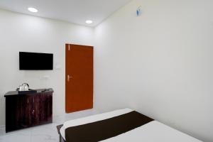 Μια τηλεόραση ή/και κέντρο ψυχαγωγίας στο Hotel O Film City Hyderabad Formerly RJ Residency